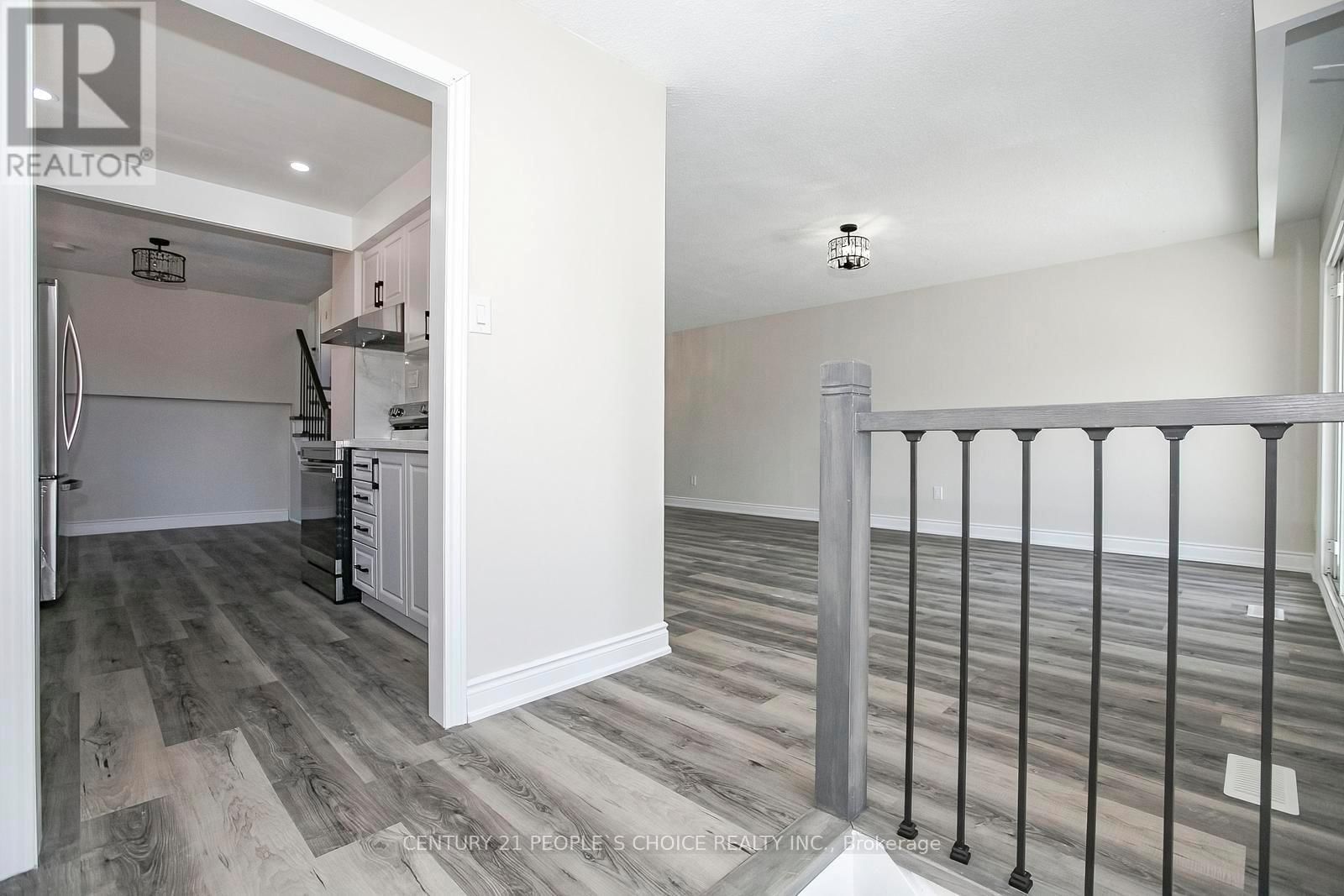 Upper - 106 WINTERFOLD DRIVE Image 9