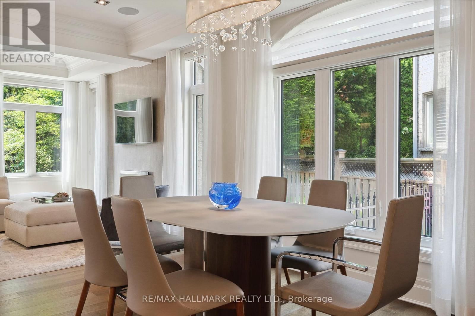 2092 PINEVALLEY CRESCENT Image 10