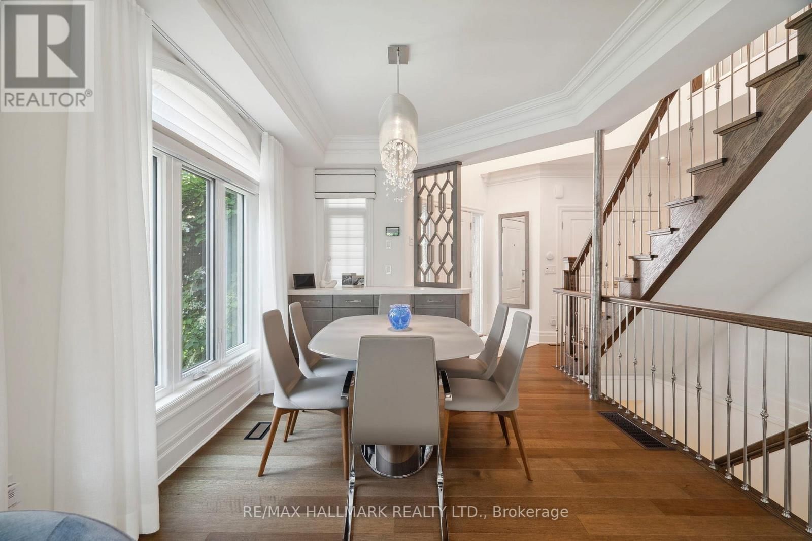 2092 PINEVALLEY CRESCENT Image 11