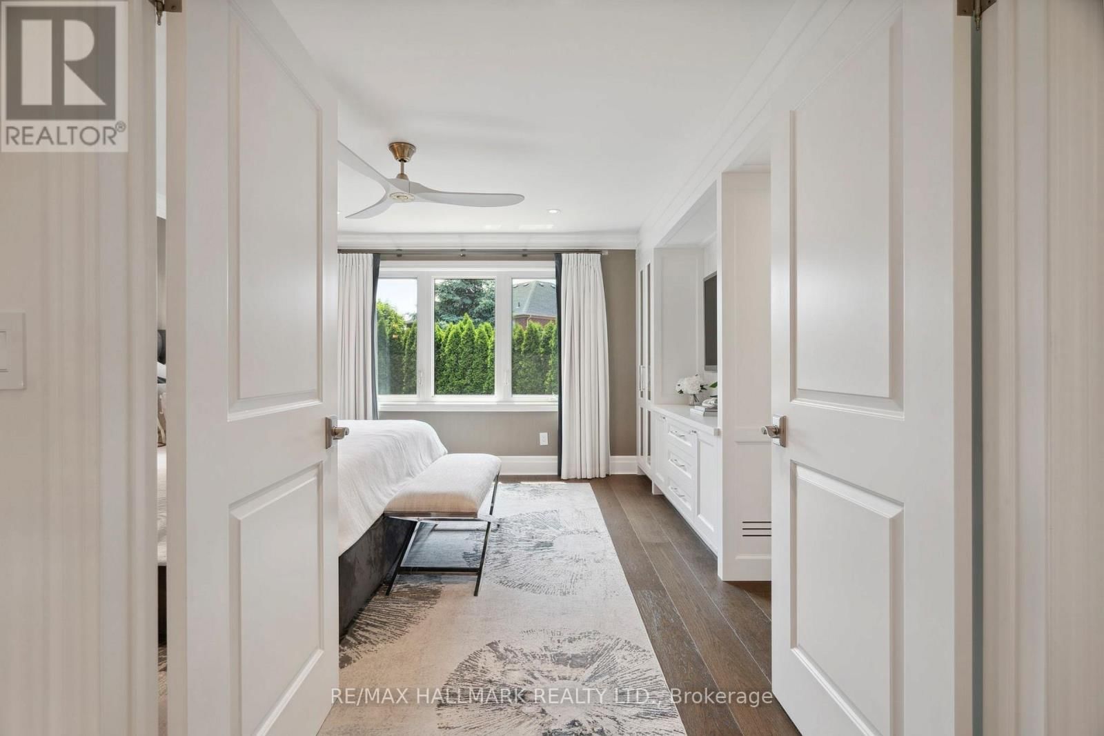 2092 PINEVALLEY CRESCENT Image 12