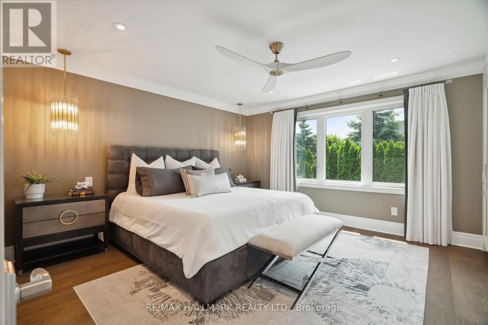 2092 PINEVALLEY CRESCENT Image 13