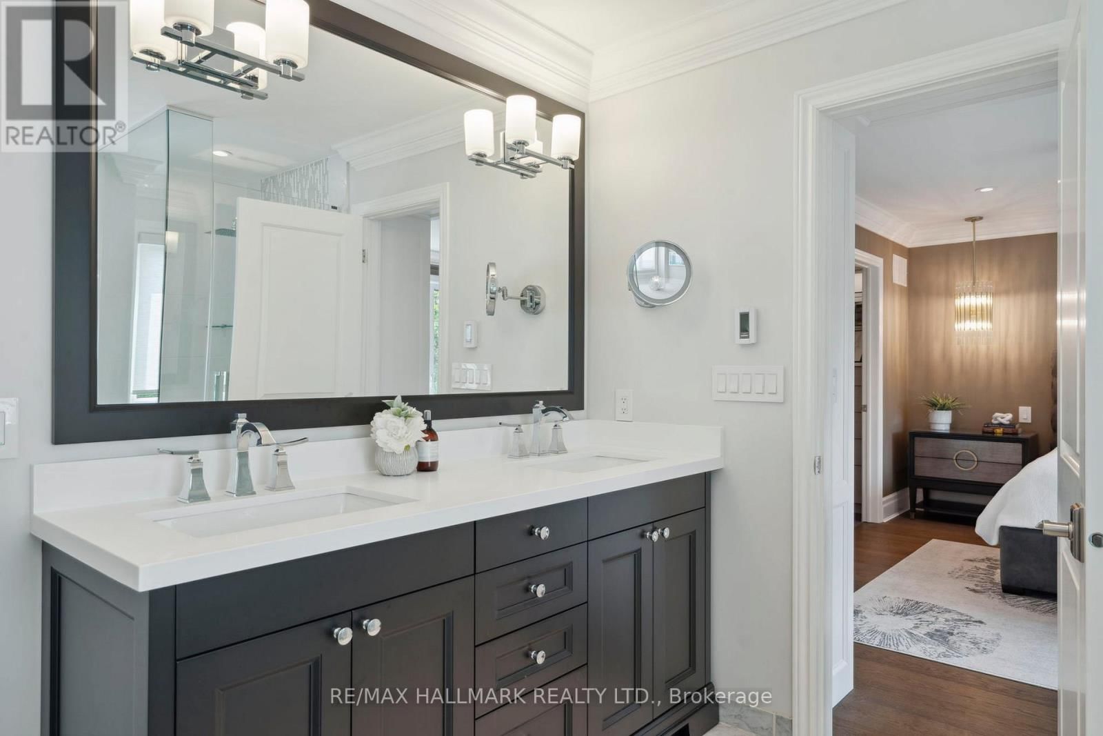 2092 PINEVALLEY CRESCENT Image 15