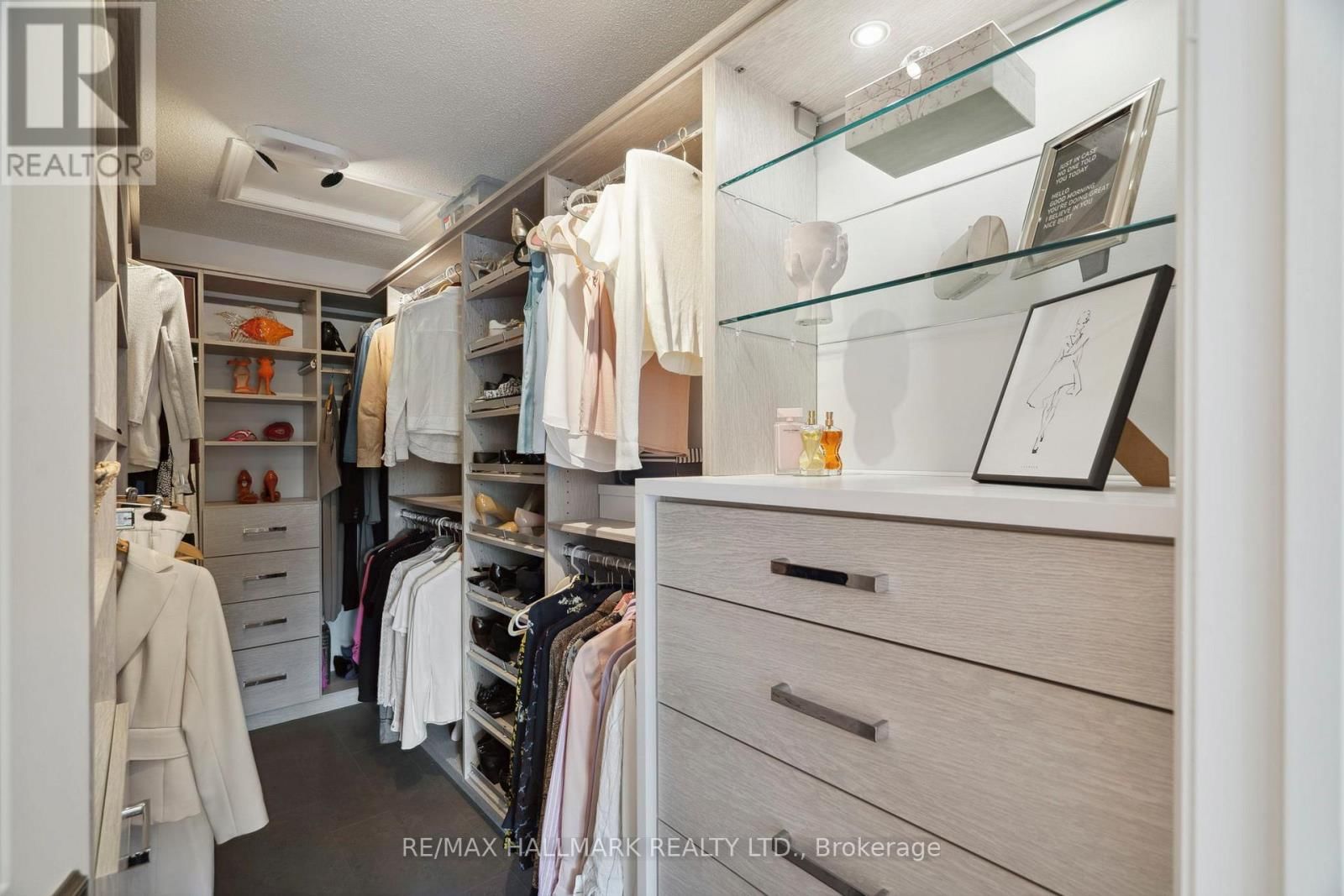 2092 PINEVALLEY CRESCENT Image 17