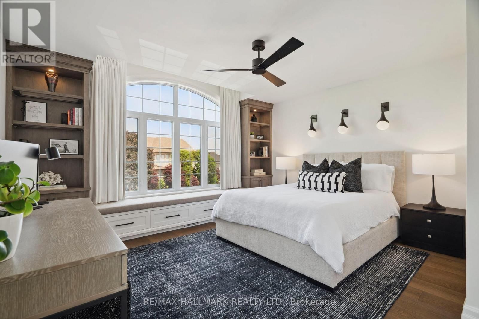 2092 PINEVALLEY CRESCENT Image 18