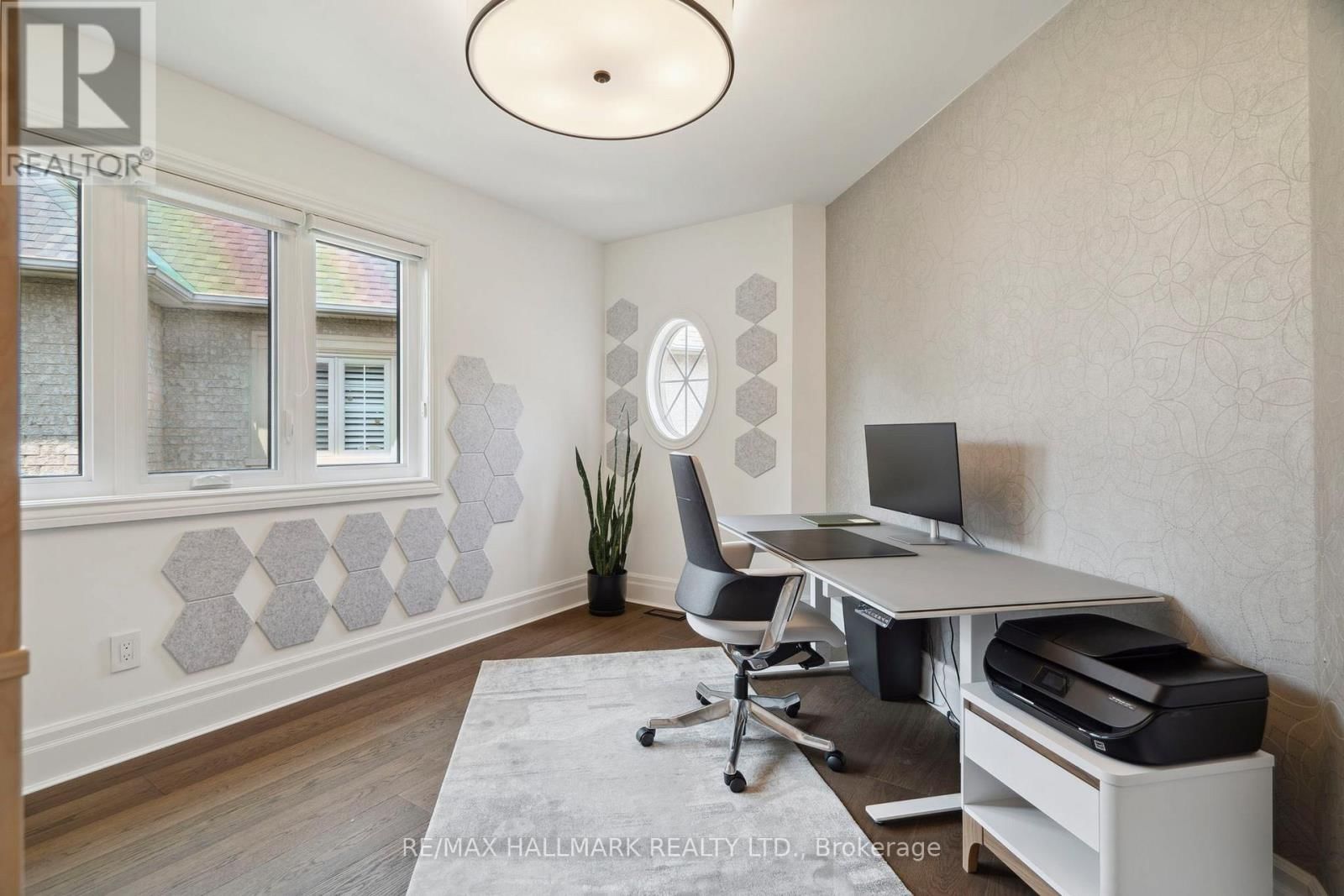 2092 PINEVALLEY CRESCENT Image 22