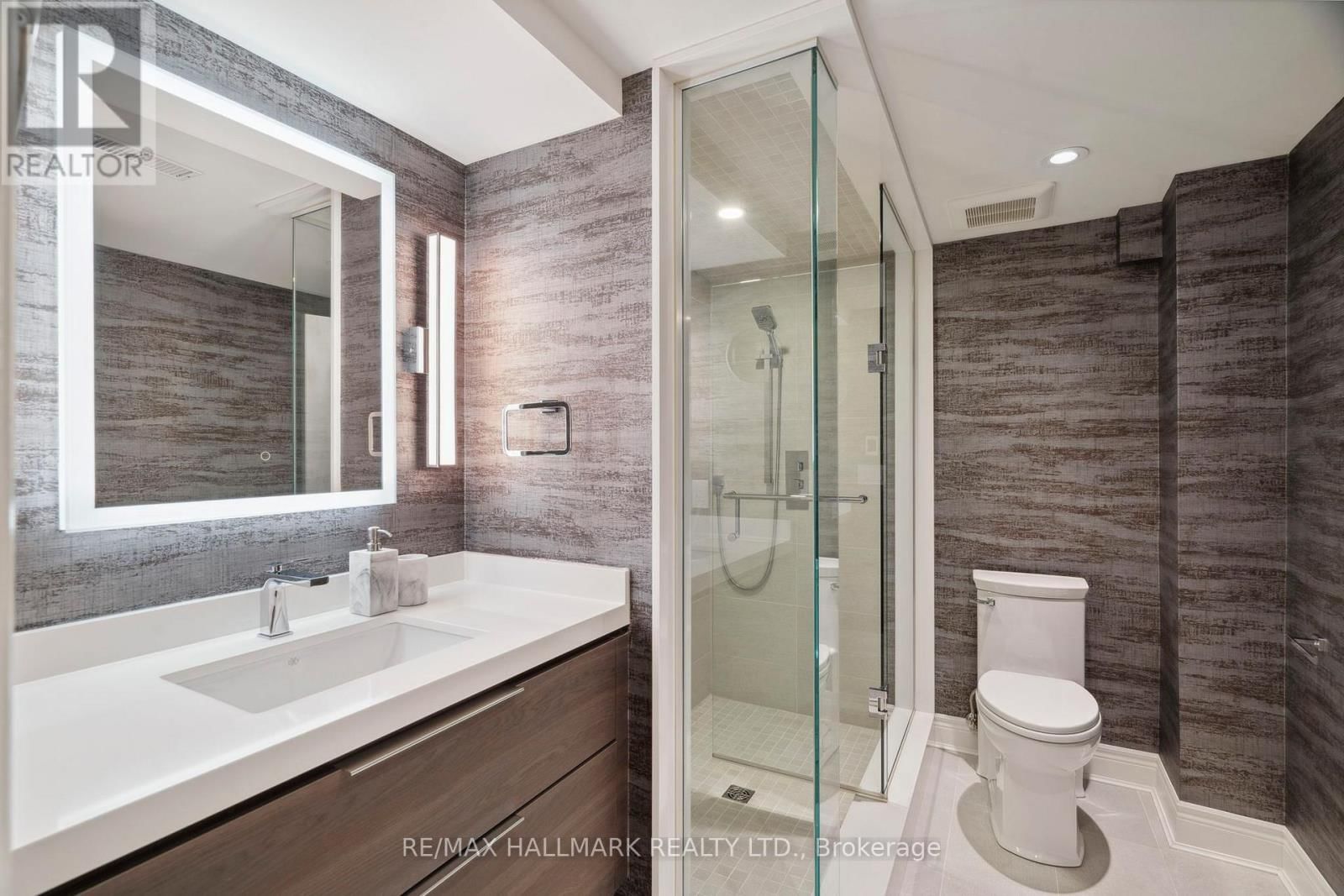 2092 PINEVALLEY CRESCENT Image 24