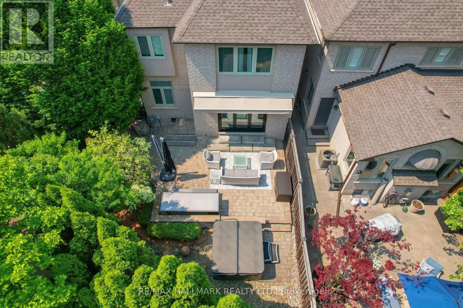 2092 PINEVALLEY CRESCENT Image 32