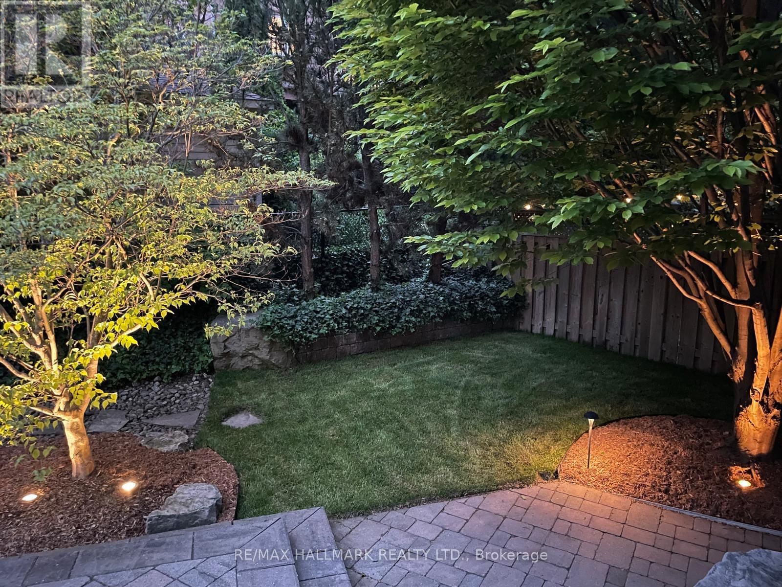 2092 PINEVALLEY CRESCENT Image 34