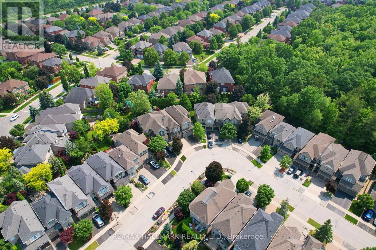 2092 PINEVALLEY CRESCENT Image 36