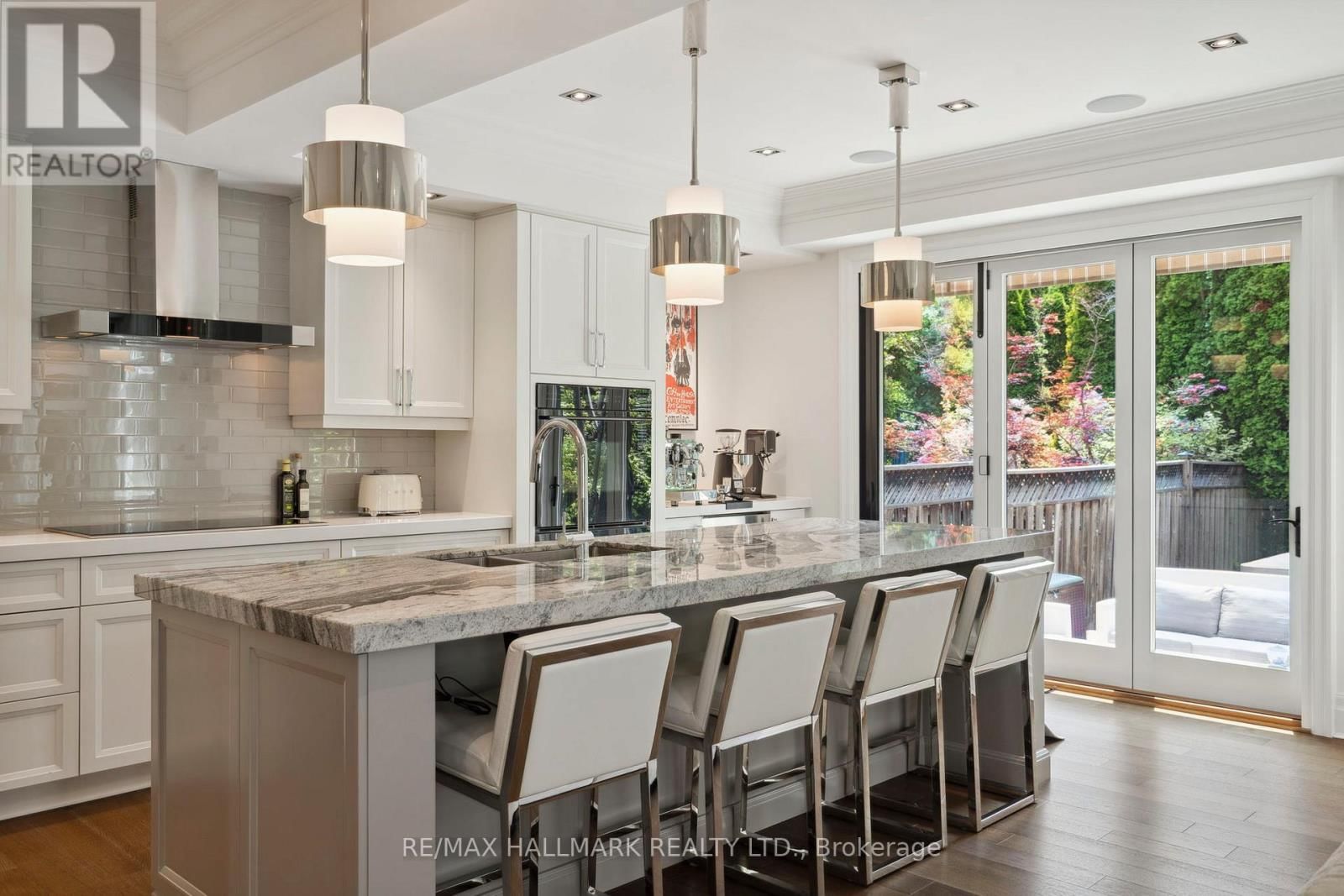 2092 PINEVALLEY CRESCENT Image 5