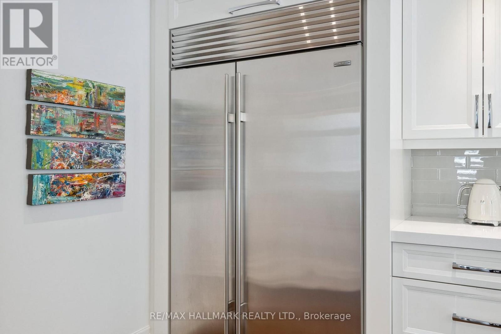 2092 PINEVALLEY CRESCENT Image 7