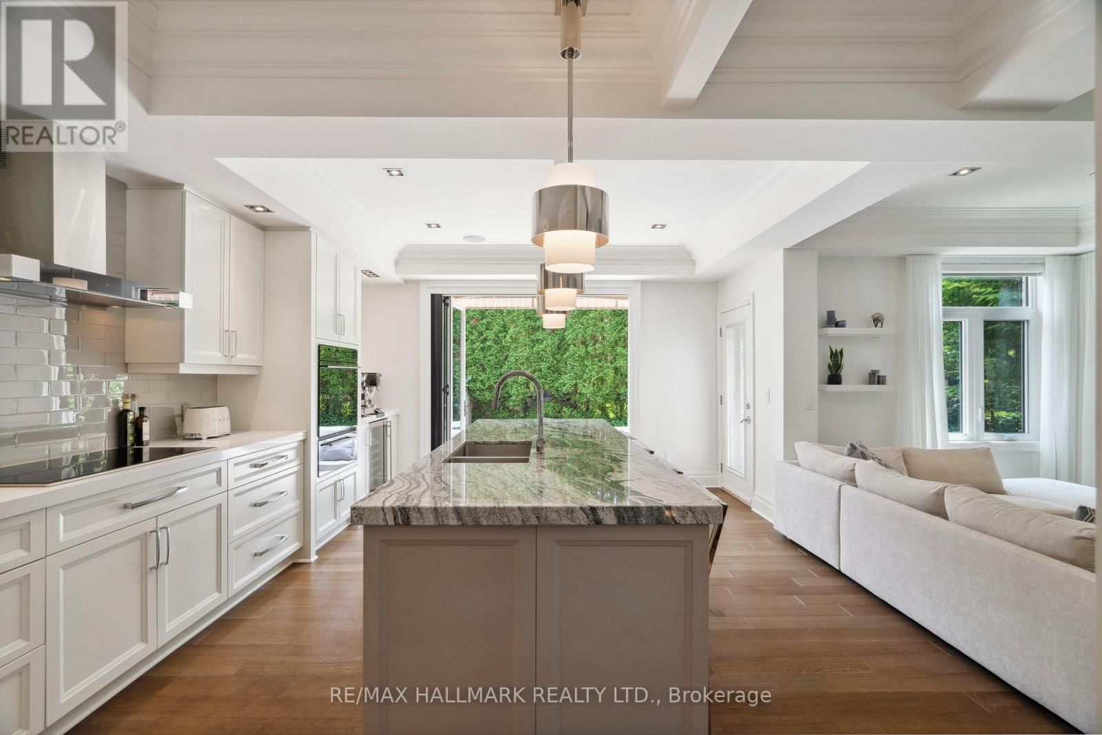 2092 PINEVALLEY CRESCENT Image 8