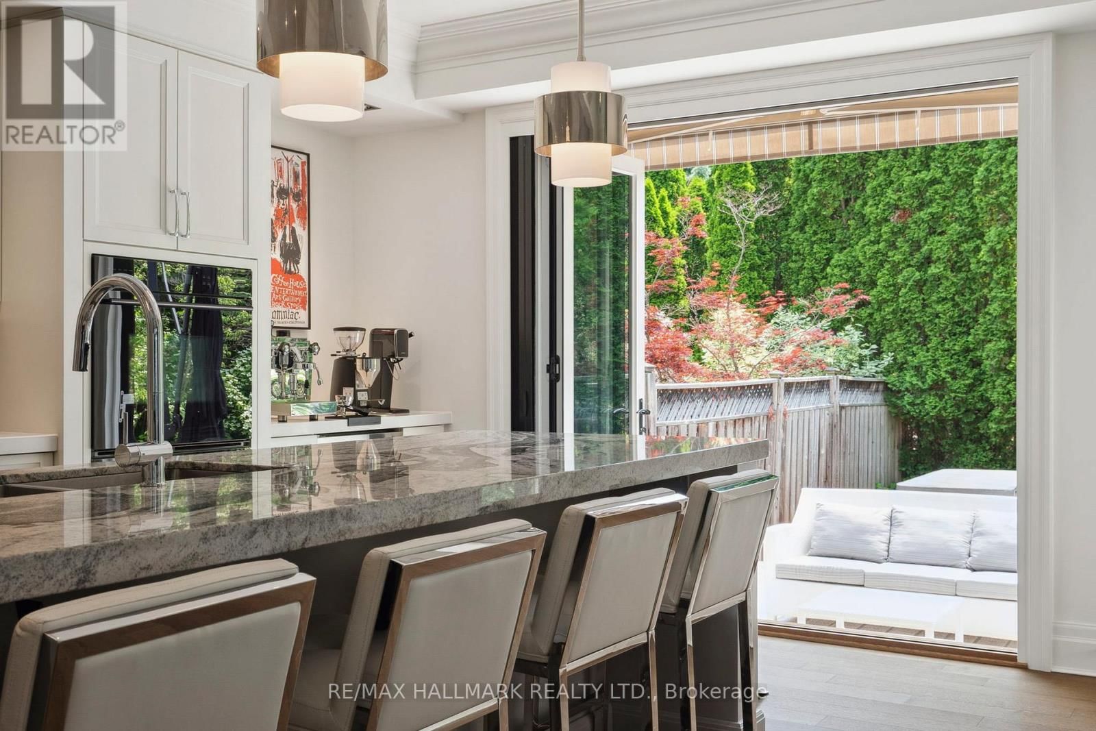 2092 PINEVALLEY CRESCENT Image 9