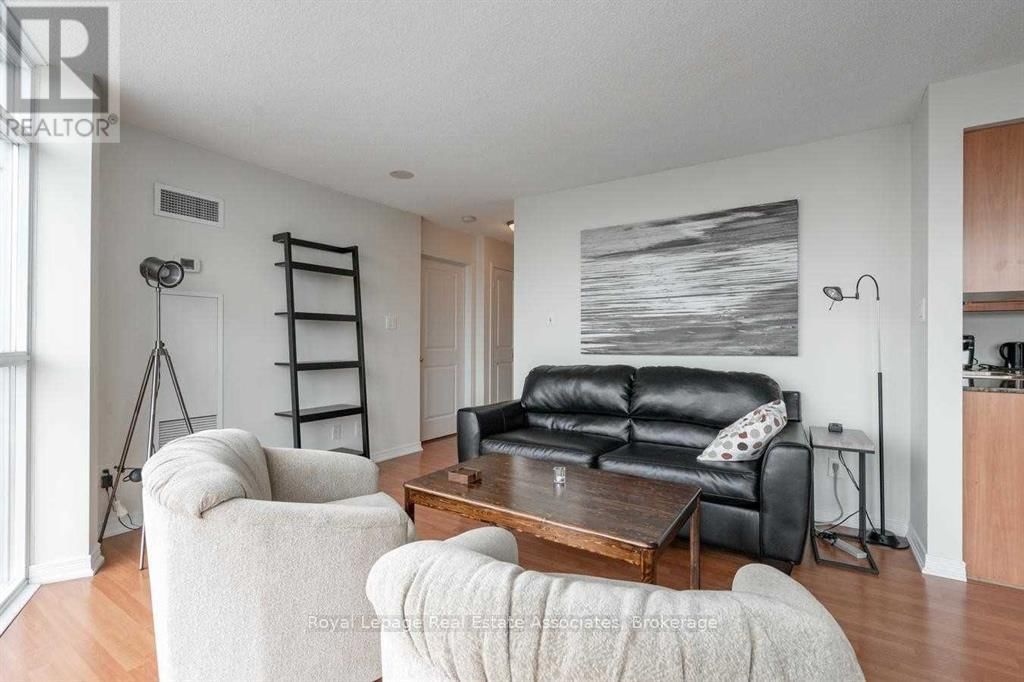 1804 - 9 GEORGE STREET NORTH Image 6