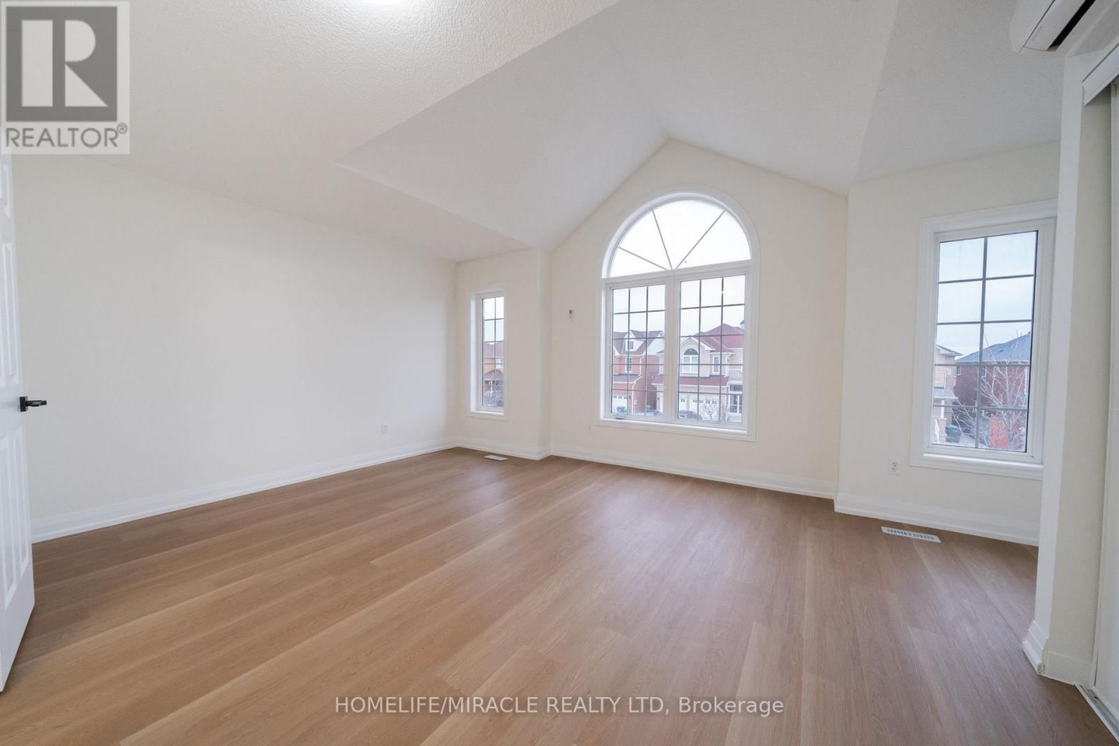 Upper - 643 WARHOL WAY Image 36