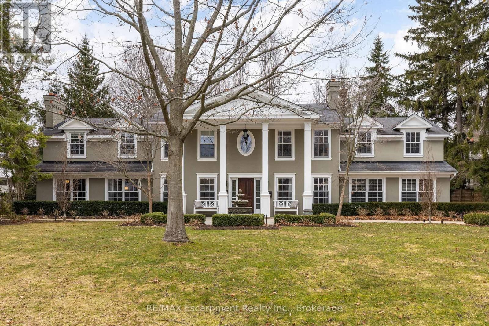 146 ABBEY COURT Image 1