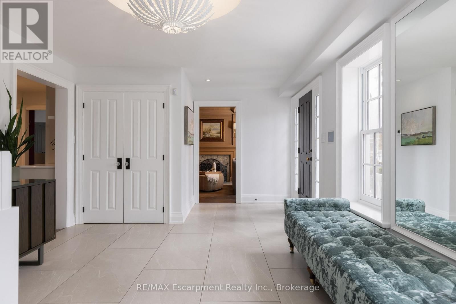 146 ABBEY COURT Image 12