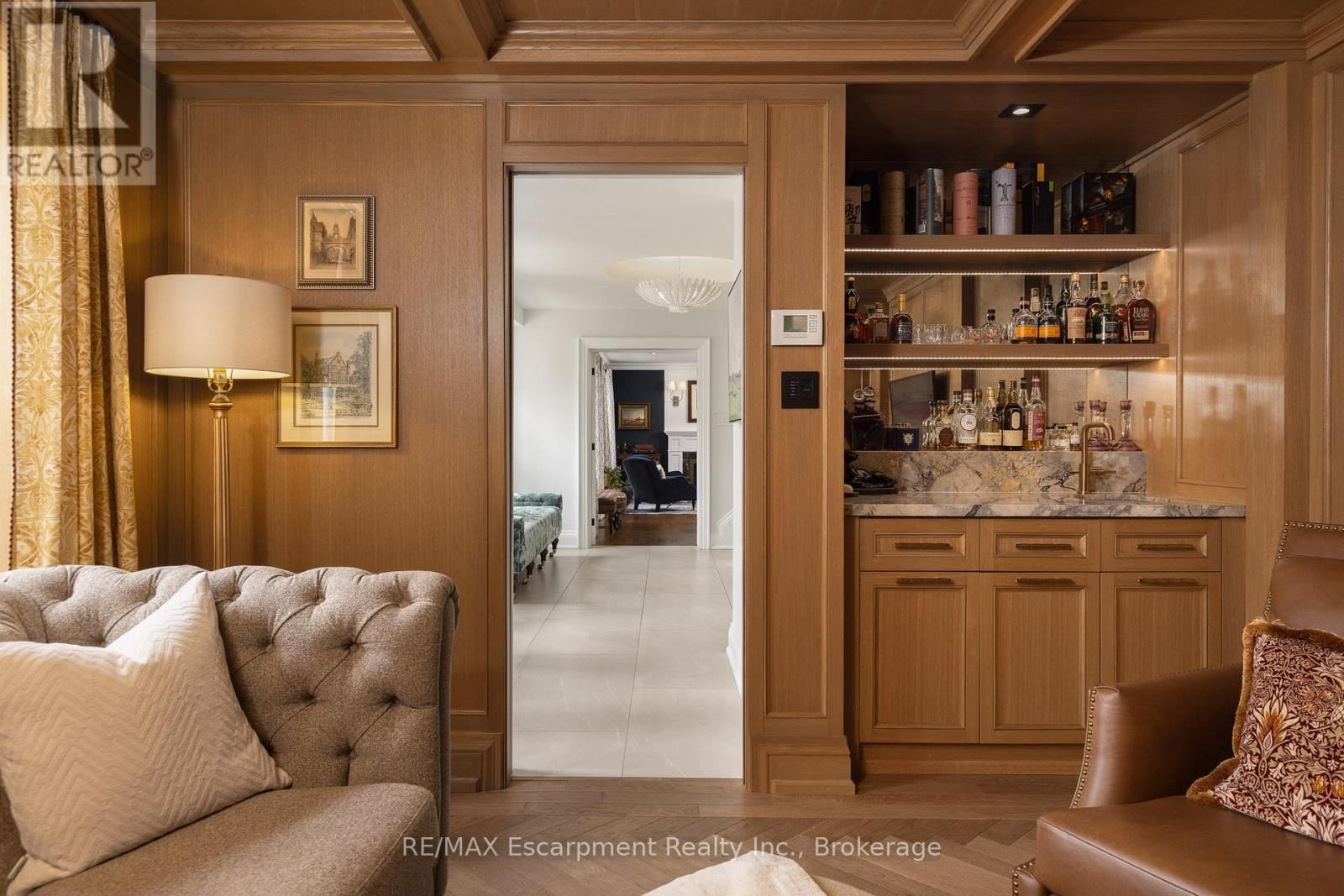 146 ABBEY COURT Image 17