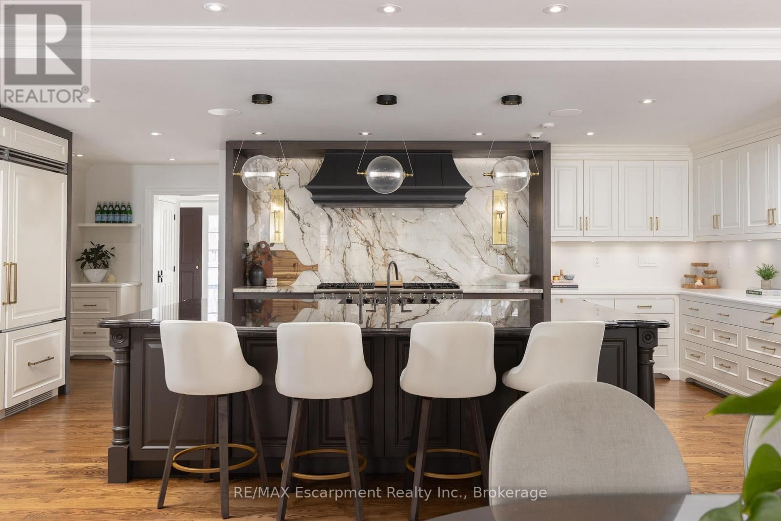 146 ABBEY COURT Image 19