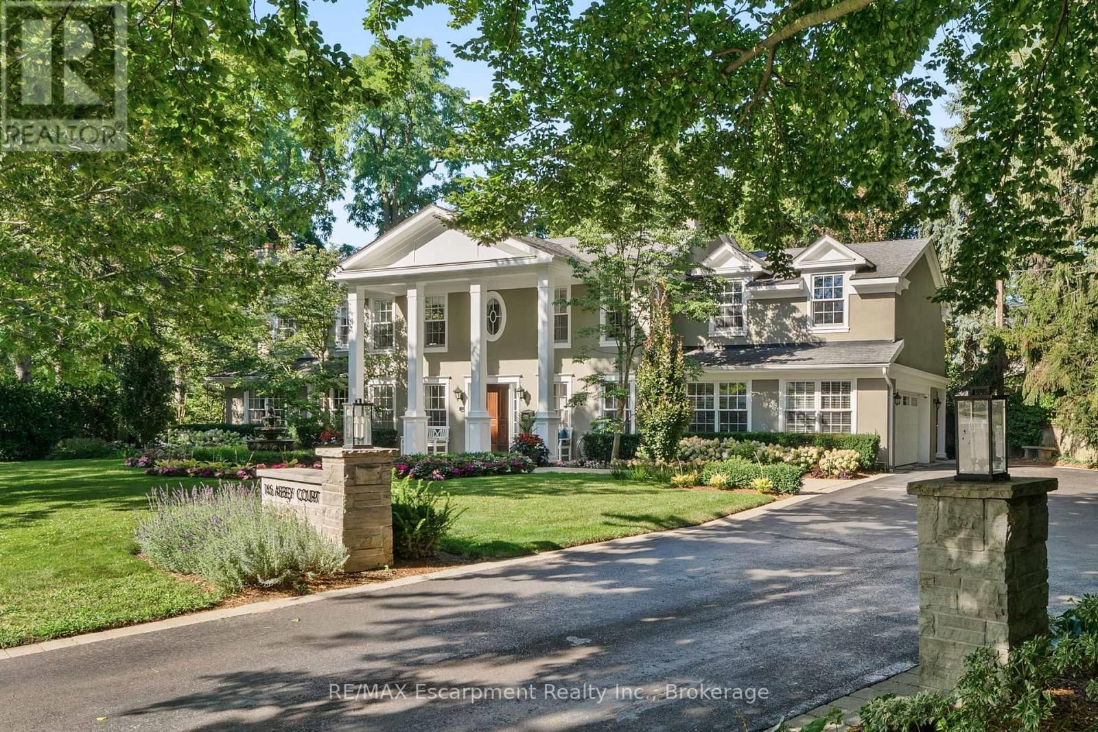 146 ABBEY COURT Image 2