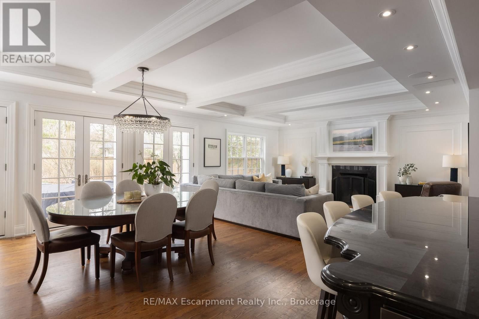 146 ABBEY COURT Image 21