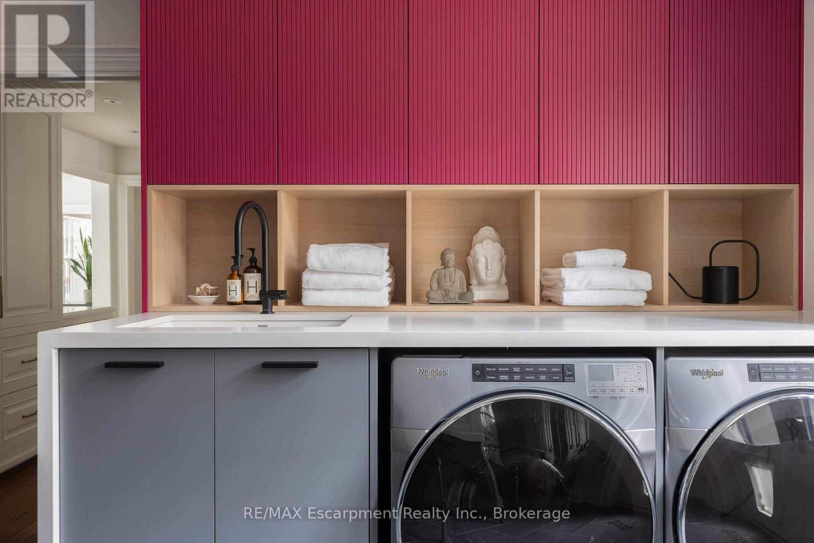 146 ABBEY COURT Image 24