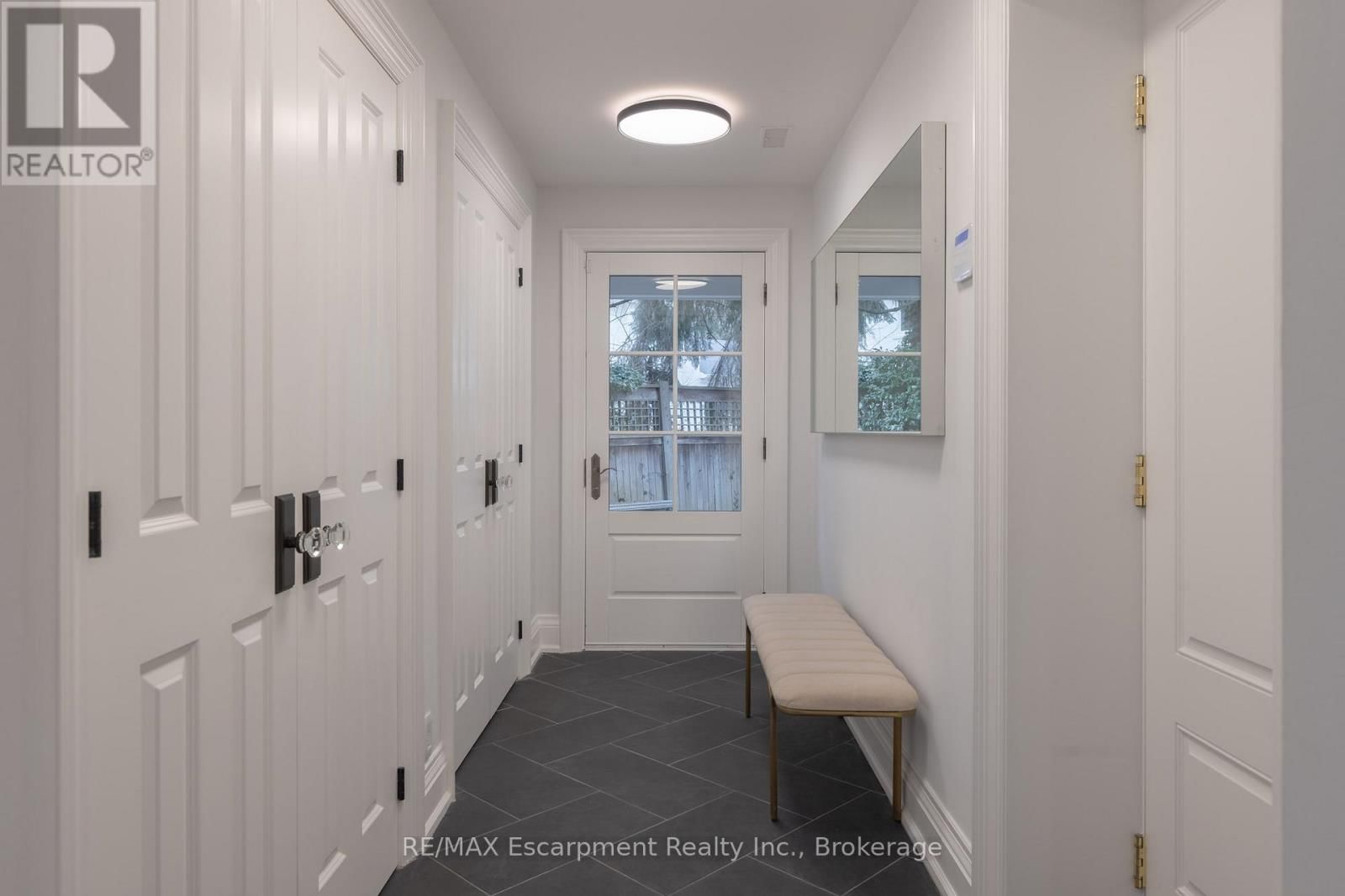 146 ABBEY COURT Image 25