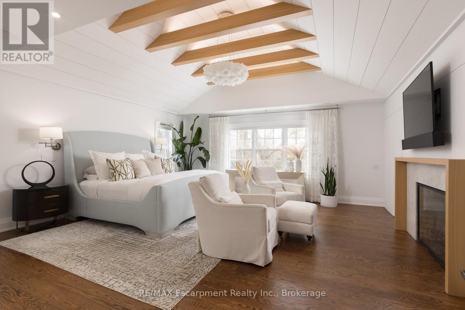 146 ABBEY COURT Image 26