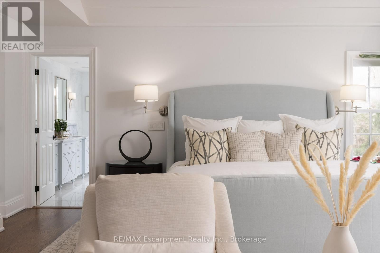 146 ABBEY COURT Image 27