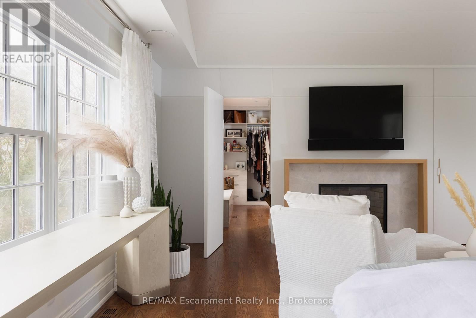 146 ABBEY COURT Image 28