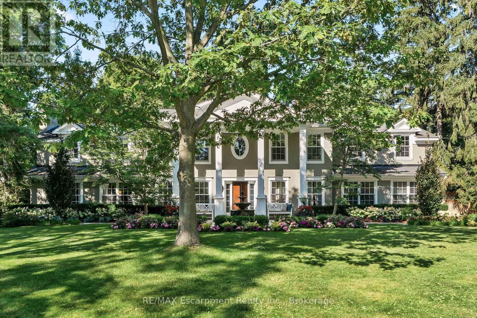 146 ABBEY COURT Image 3