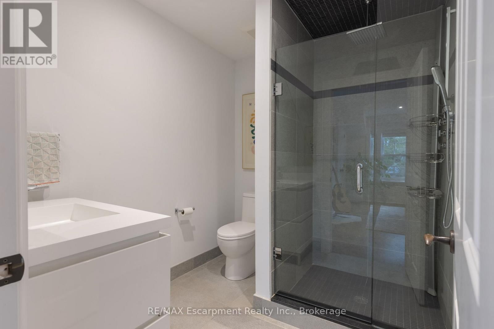 146 ABBEY COURT Image 31