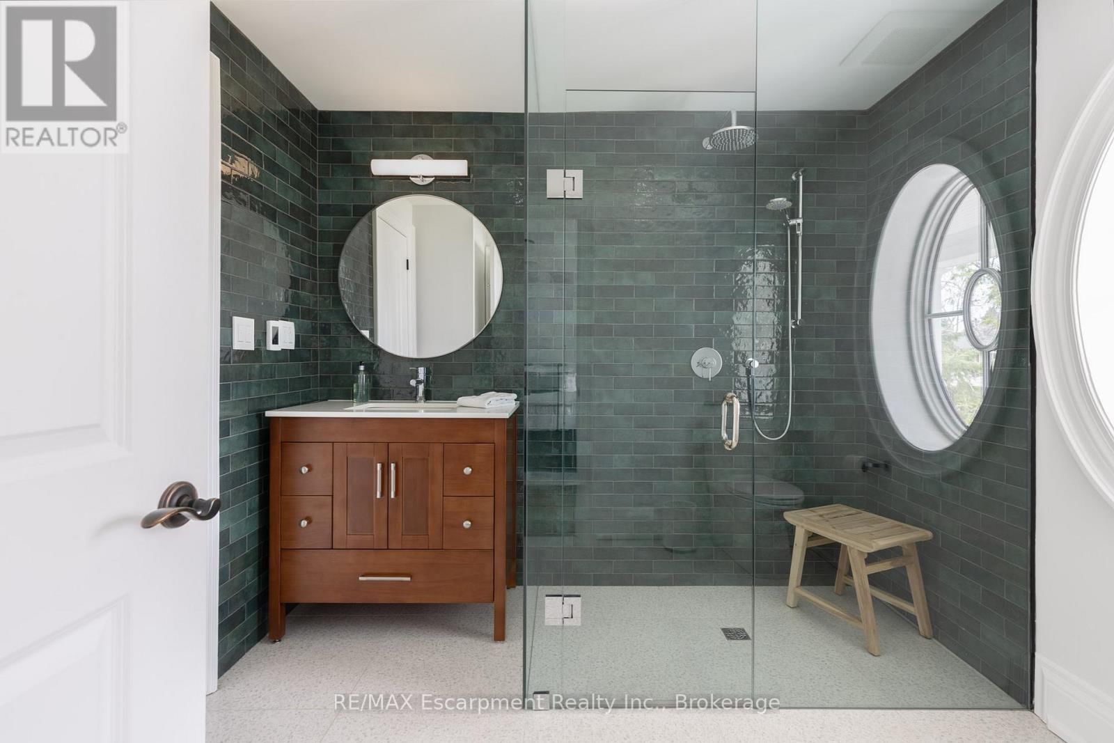 146 ABBEY COURT Image 33