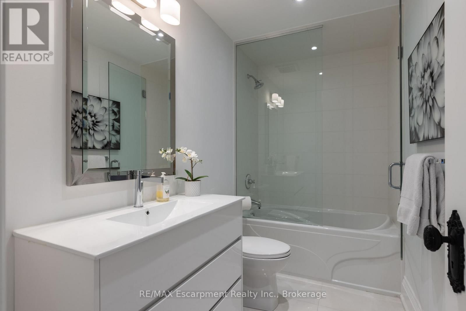 146 ABBEY COURT Image 35