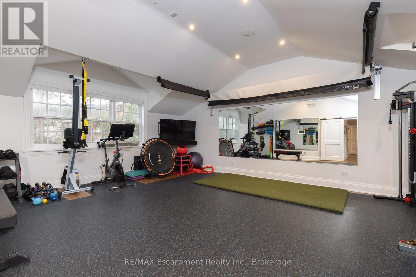 146 ABBEY COURT Image 37