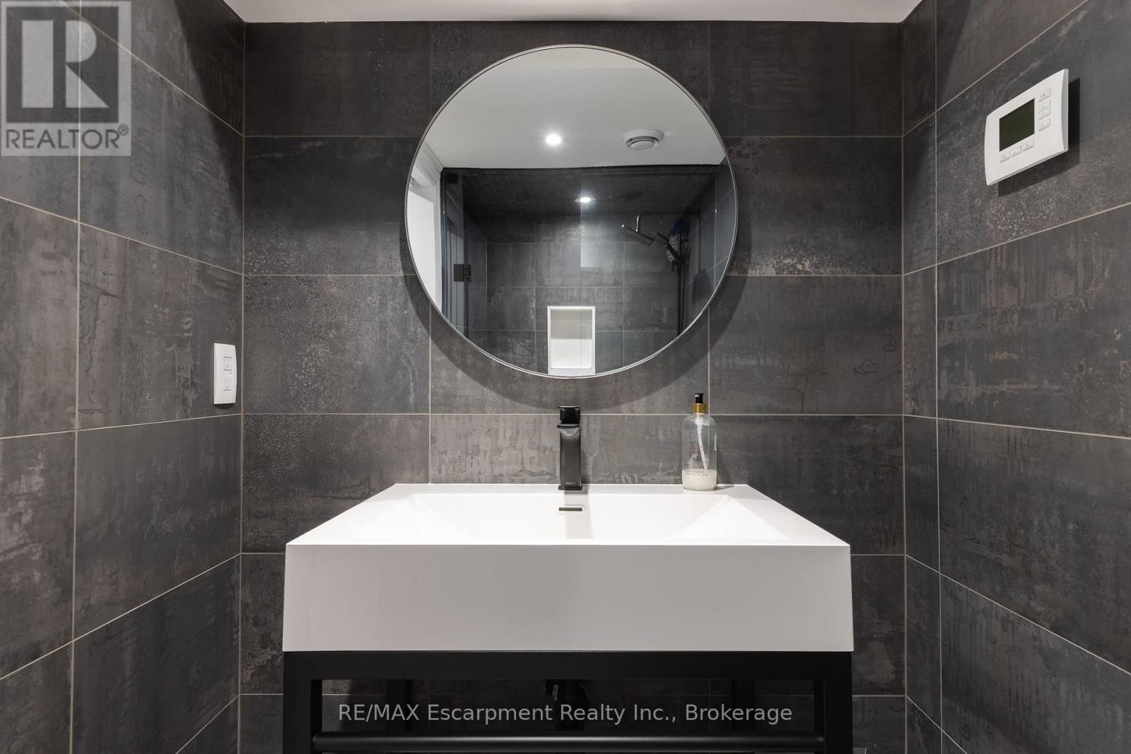 146 ABBEY COURT Image 40