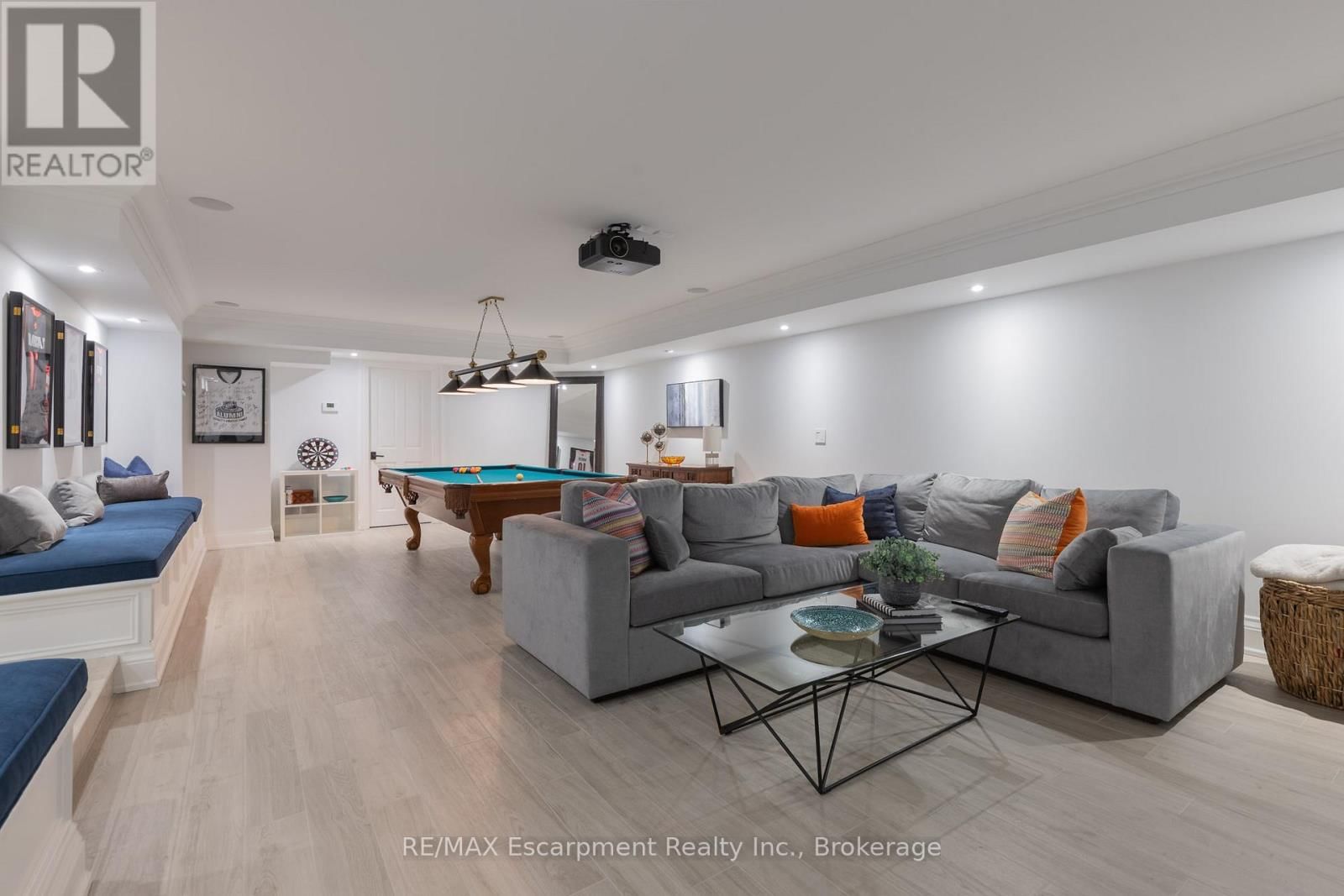 146 ABBEY COURT Image 41