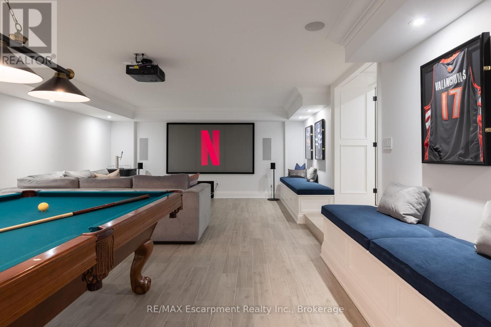 146 ABBEY COURT Image 42