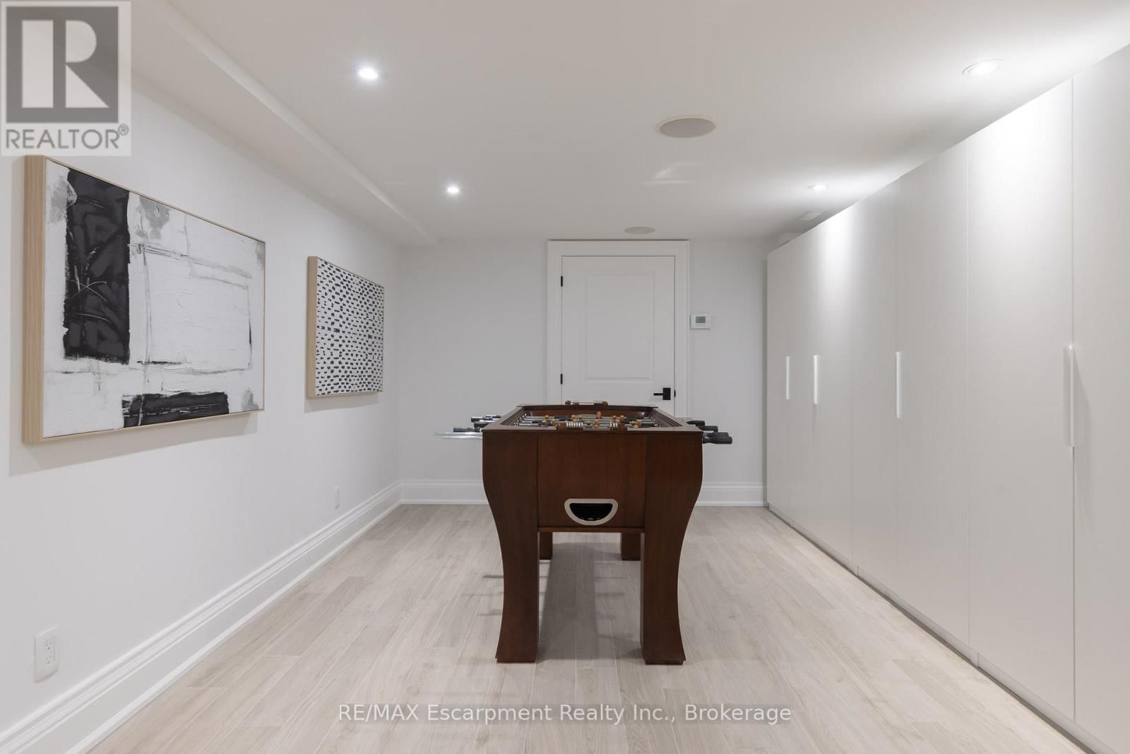 146 ABBEY COURT Image 43