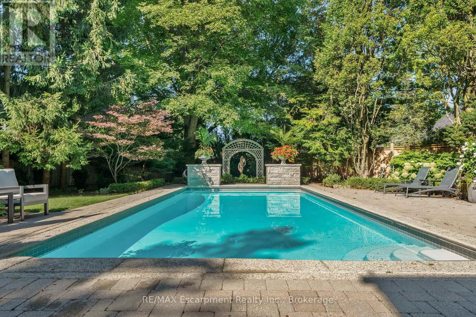 146 ABBEY COURT Image 6