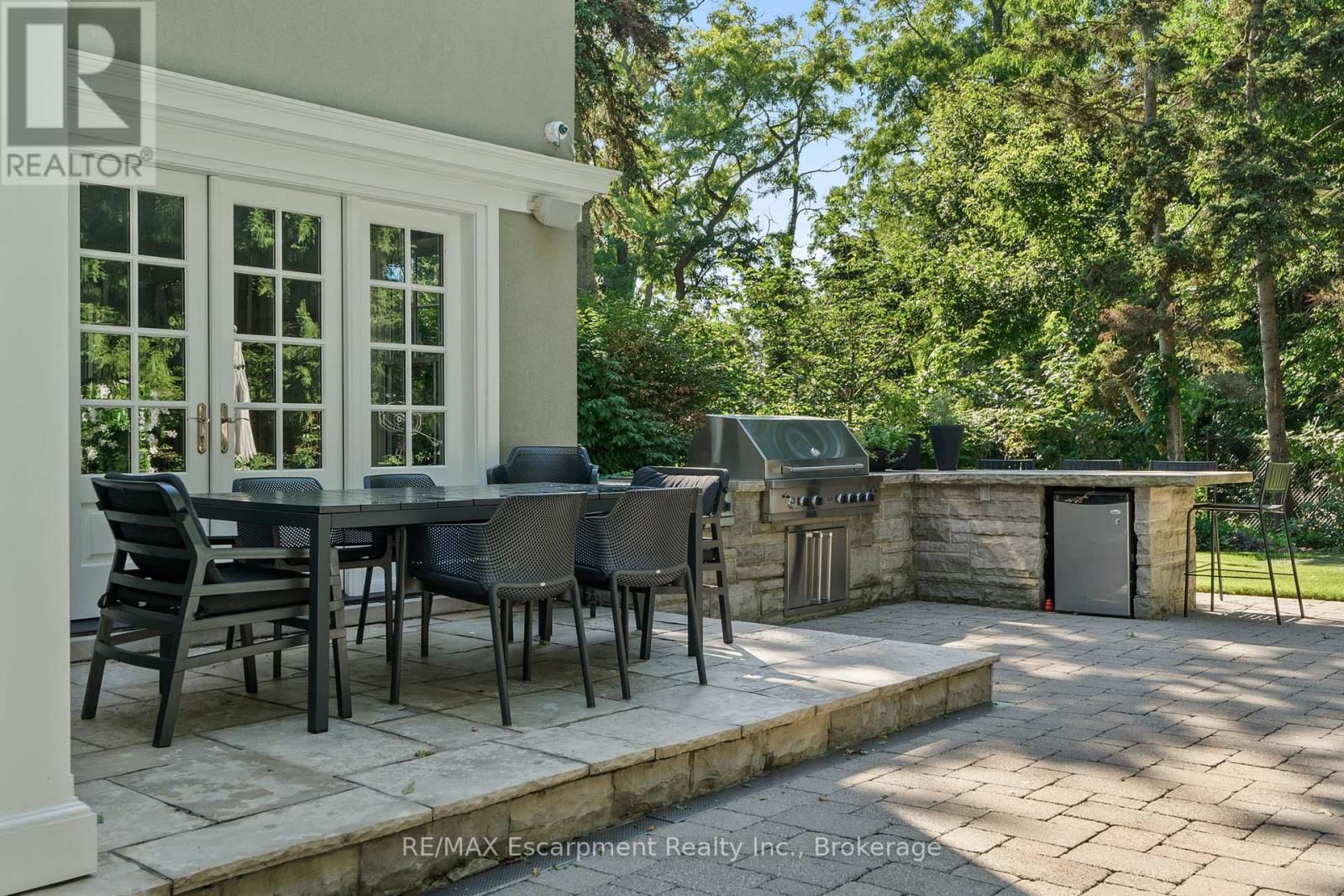 146 ABBEY COURT Image 8