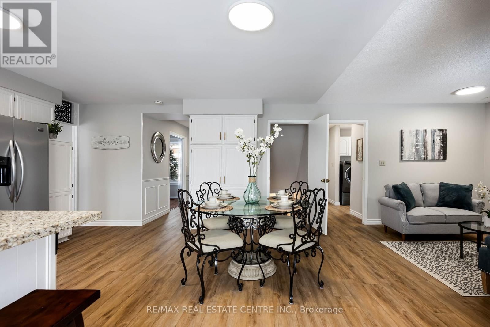 8 PASSMORE AVENUE Image 10