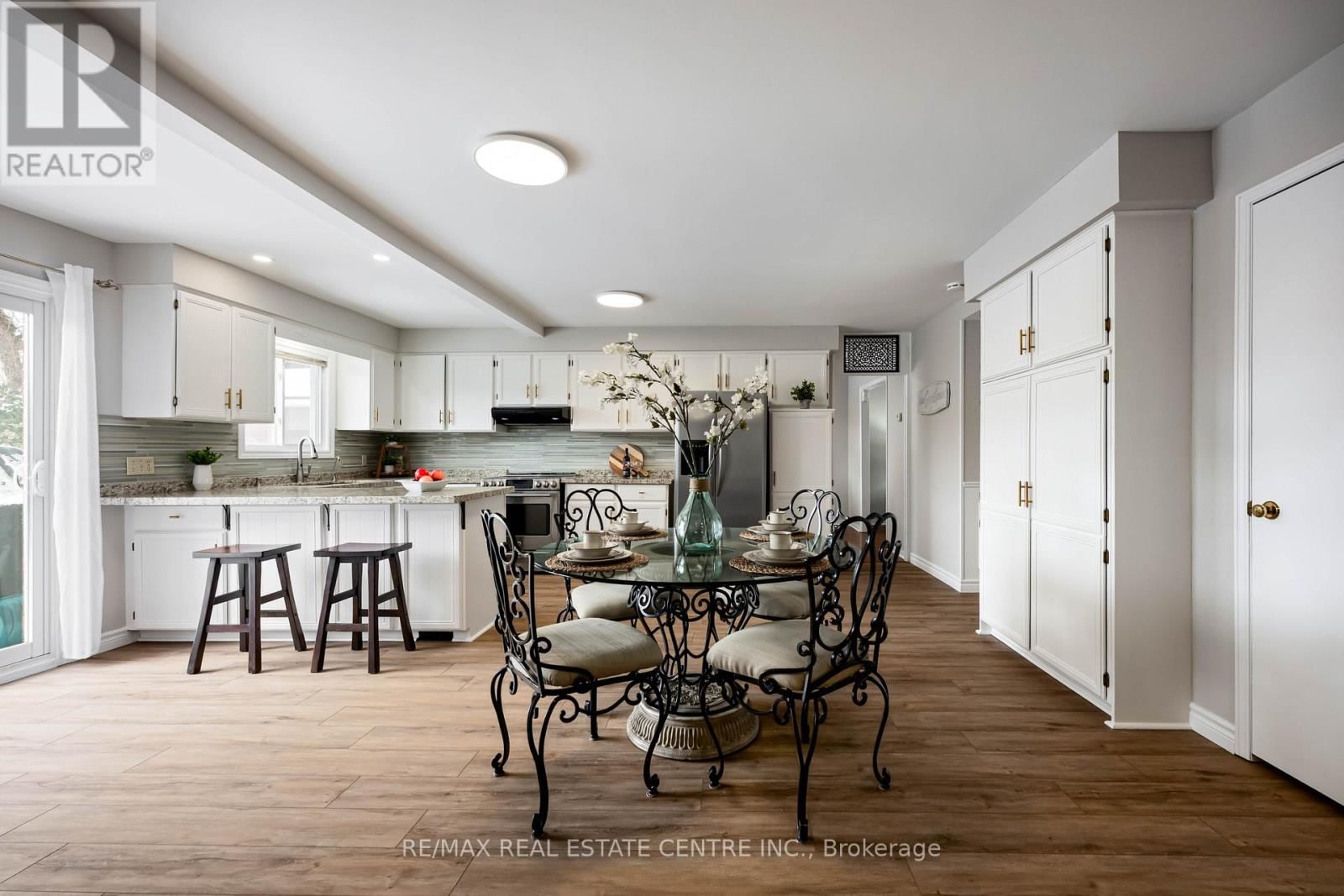 8 PASSMORE AVENUE Image 11