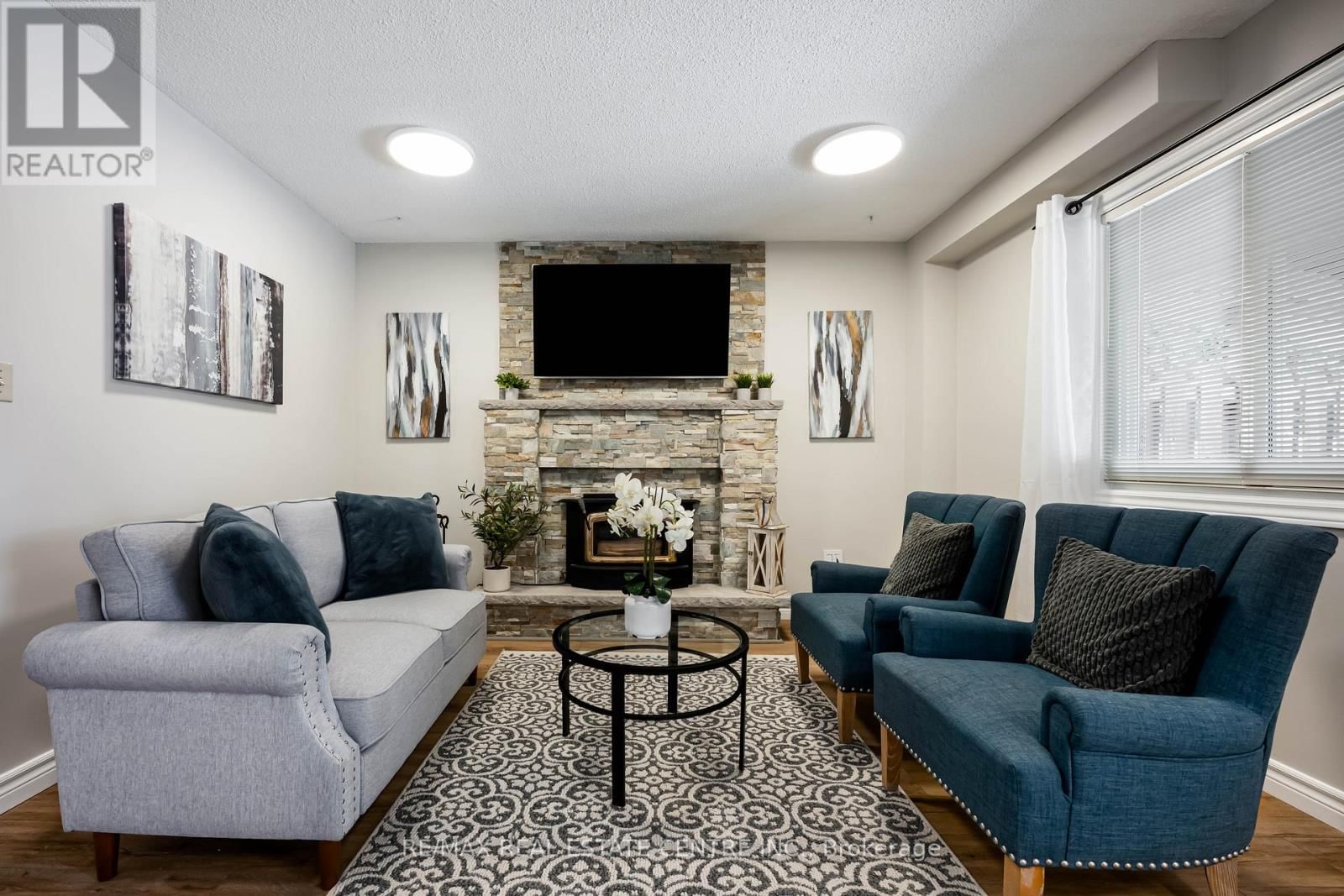 8 PASSMORE AVENUE Image 12