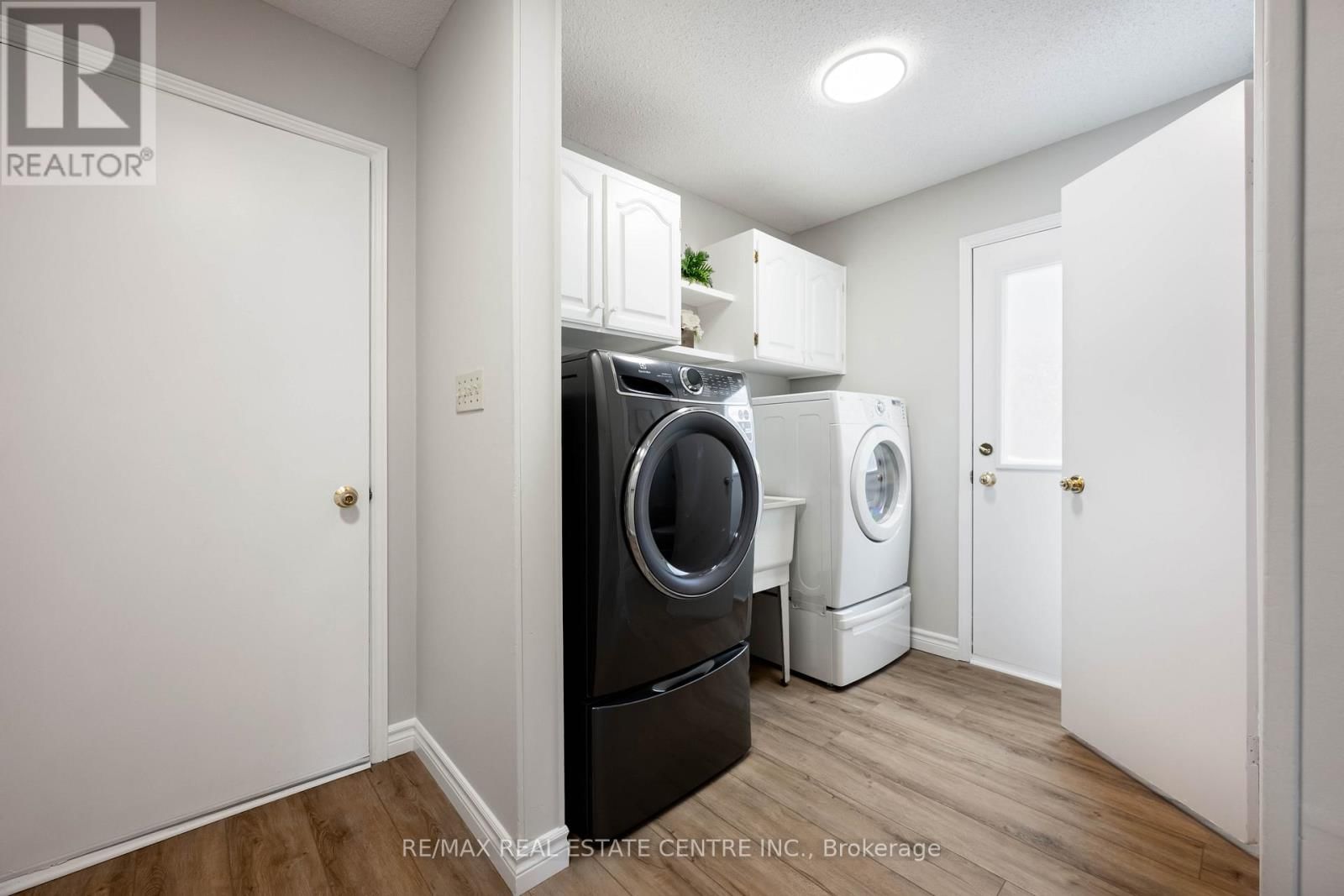 8 PASSMORE AVENUE Image 15