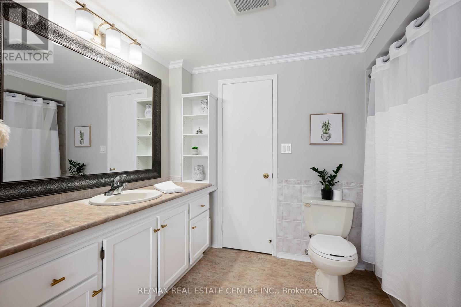 8 PASSMORE AVENUE Image 21