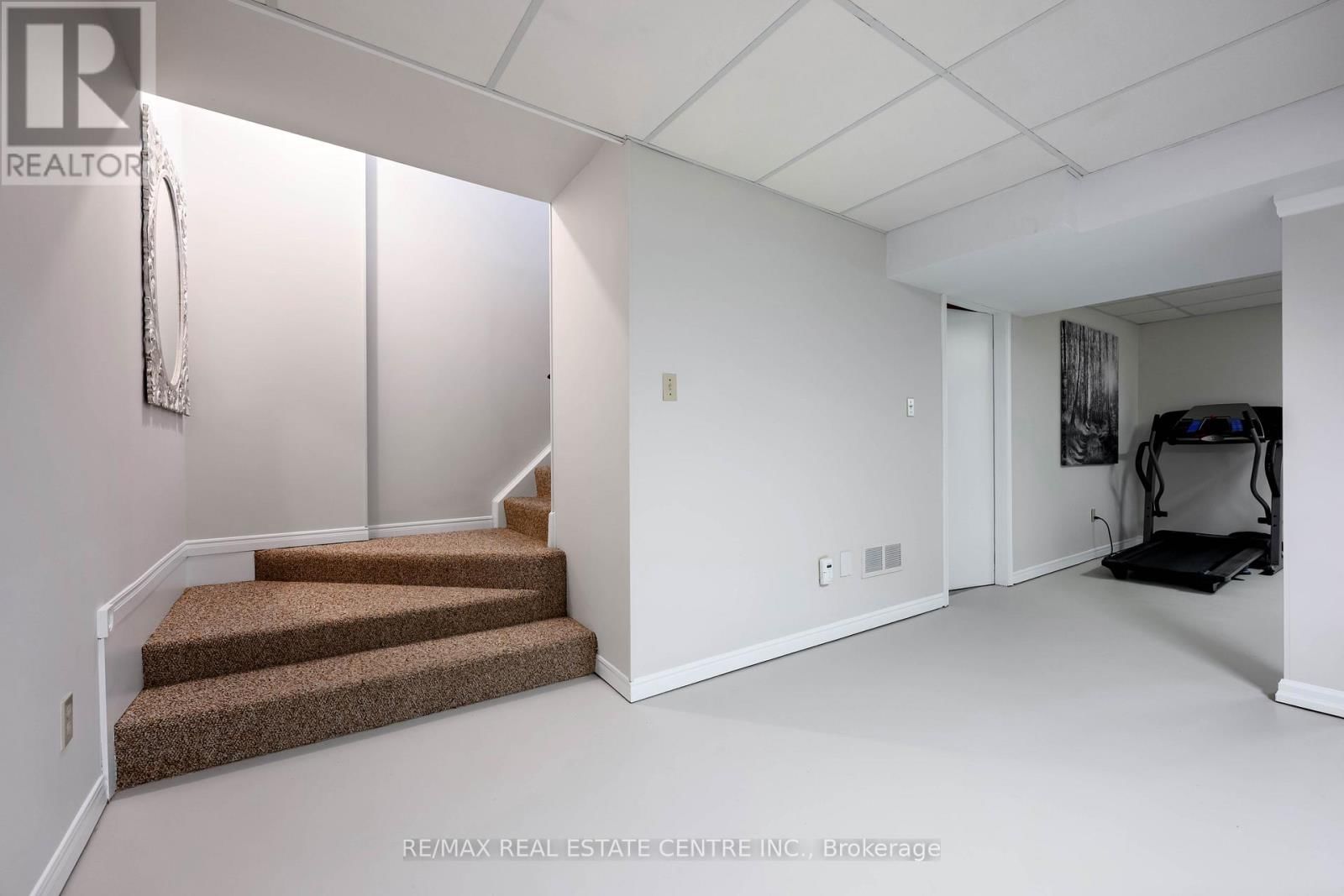 8 PASSMORE AVENUE Image 29