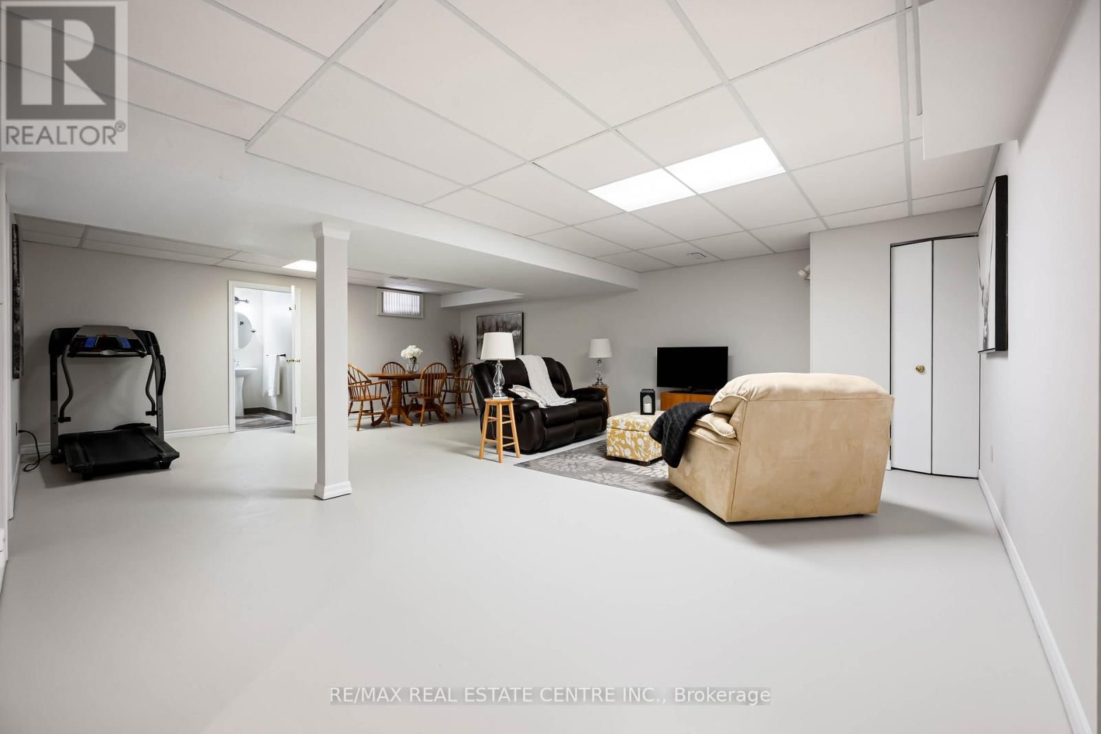 8 PASSMORE AVENUE Image 30