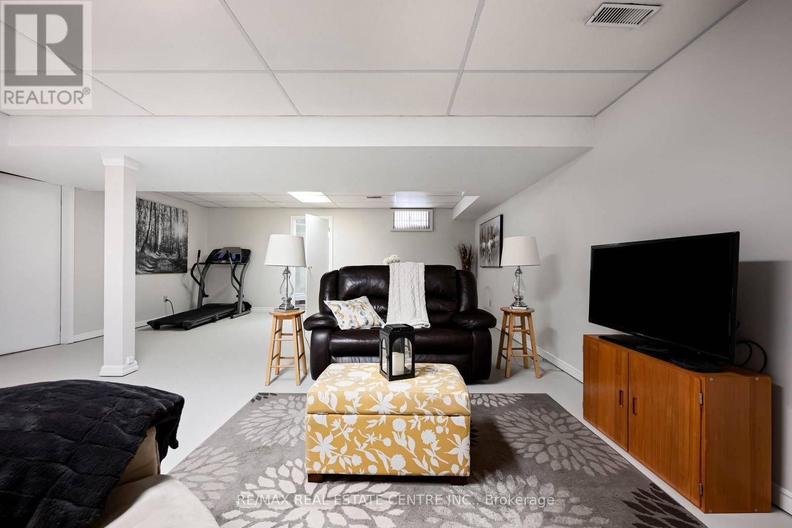 8 PASSMORE AVENUE Image 32