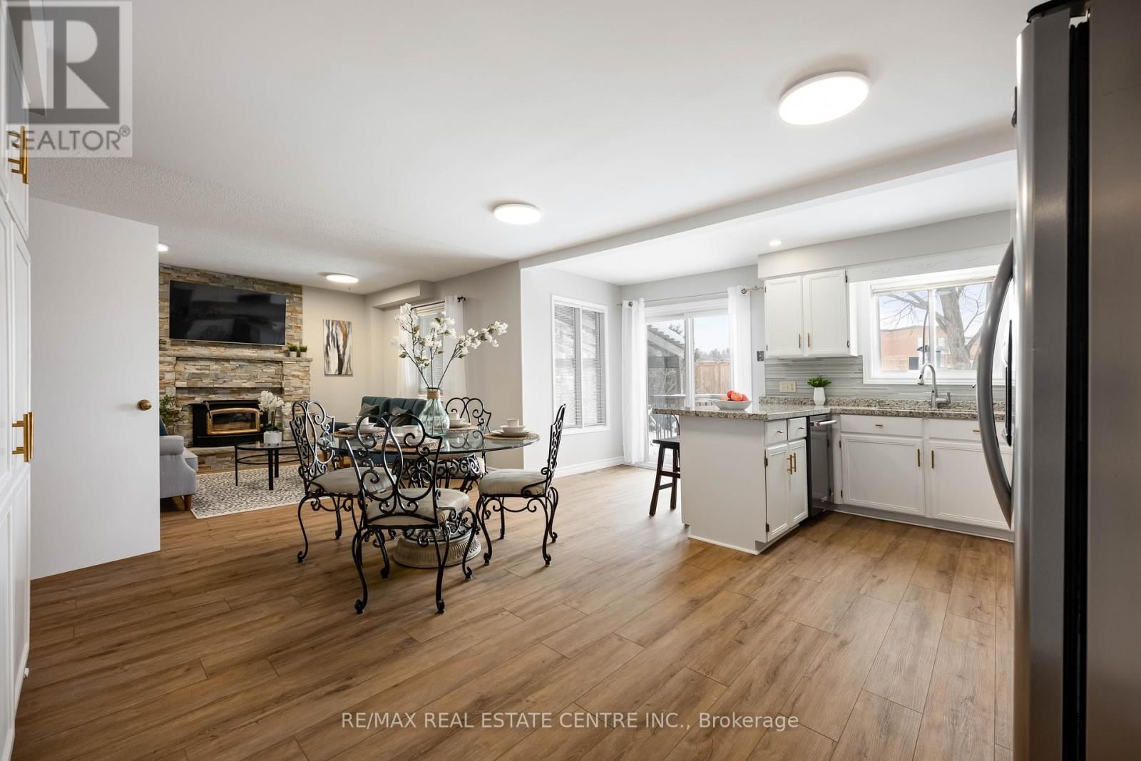 8 PASSMORE AVENUE Image 7